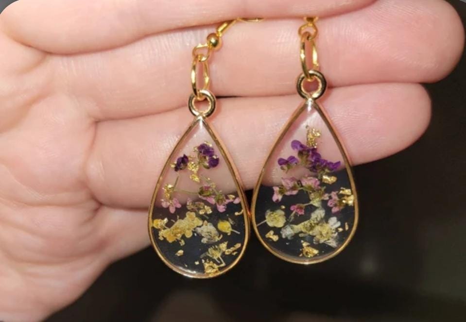 Dried flowers resin earrings